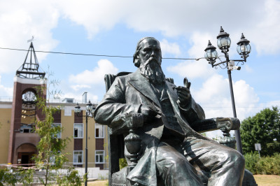 Талдом, памятник Салтыкову-Щедрину