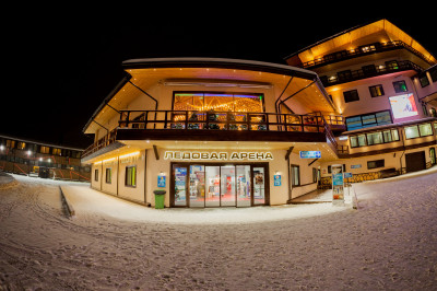 Ледовая арена парк-отеля "Пересвет"