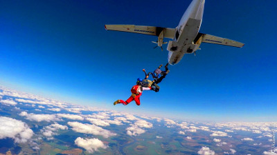 Прыжки с парашютом в «Аэрограде Коломна»