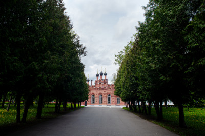 Коломна, Мемориальный парк, Церковь Первоверховных апостолов Петра и Павла