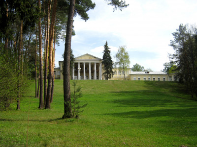 Усадьба Введенское, Вид на усадебный дом из нижнего парка