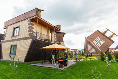 Отель «Лачи»