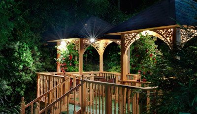 База отдыха "Боярская усадьба" в деревне Свистуха. Беседка на улице