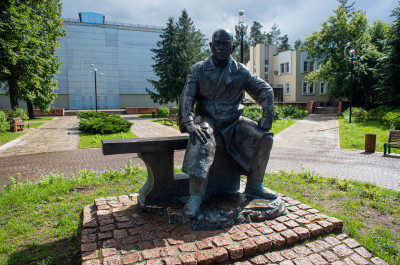 Дубна, Памятник М.Г. Мещерякову