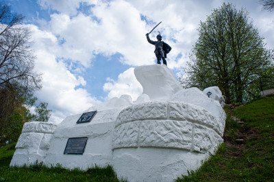 Верея,памятник И.С.Дорохову