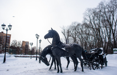Долгопрудный, Памятник кучеру, парк