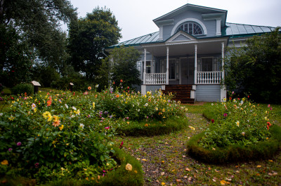Блог-тур: усадьба Середниково, киногород Piligrim Porto, усадьба Шахматово