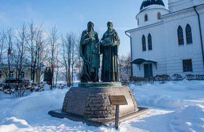 Дмитров, памятник Кириллу и Мефодию
