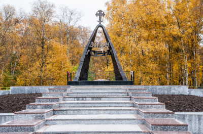 Лобня, городской парк, памятник детям - узникам фашизма