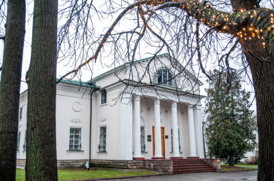 Котельники. Парк Белая Дача. Музей истории и Музей истории овощеводства защищенного грунта России