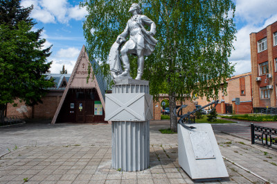 Луховицы, памятник Петру I