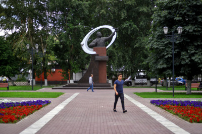 Памятник академику Владимиру Челомею в Реутове