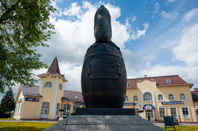 Луховицы, Памятник луховицкому огурцу