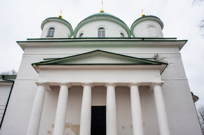 Весенние виды Церкви Успения Пресвятой Богородицы в Подсосино