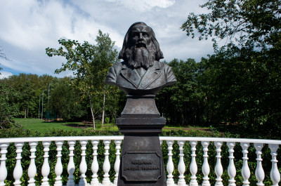 Дубна, набережная Менделеева, памятник Менделееву