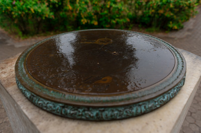 Усадьба «Лыткарино» (Чернышевых), Солнечные часы