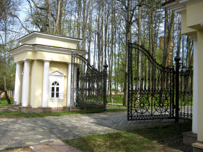 Усадьба Введенское, Въездные ворота усадьбы