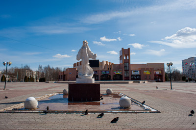 Истра, центральная Площадь, Молодёжный центр Мир