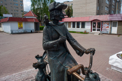 Луховицы, Памятник почтальону Печкину